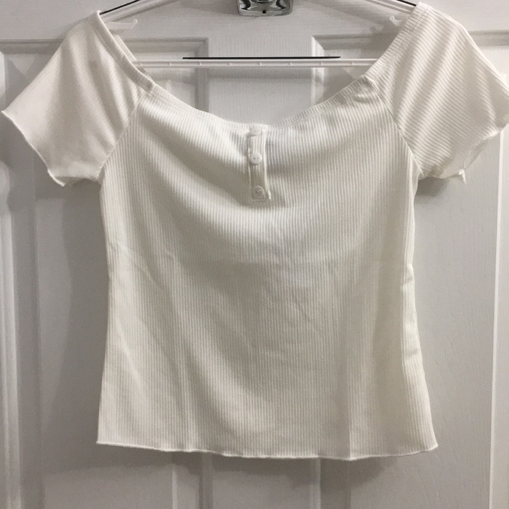 🎉💕BEAUTIFUL BNWT RUE 21 LARGE WHITE CROP TOP💕🎉
